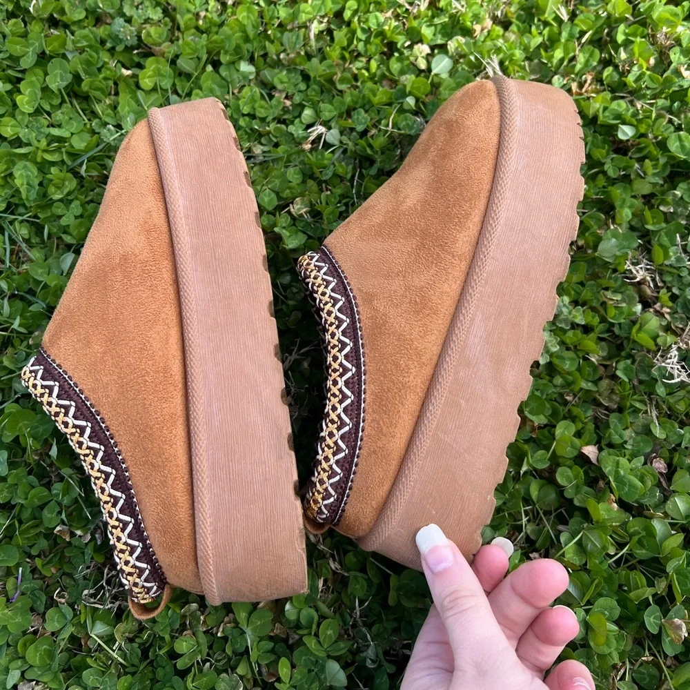 Olivia & Kate Girls Red Tan Fuzzy Lined Faux Suede Slip on Clog Size Youth 1